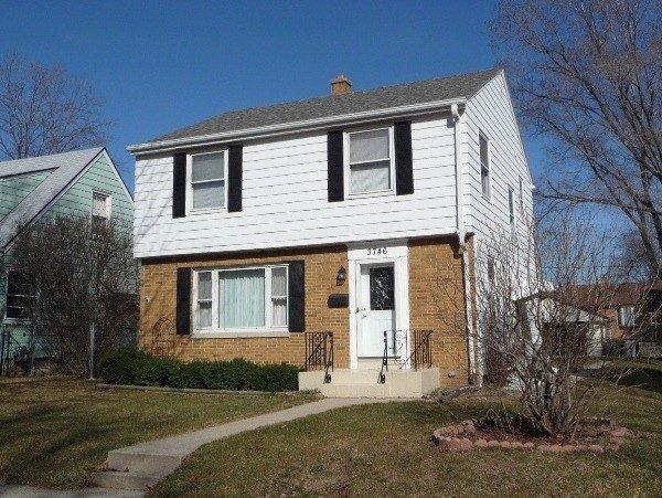 3746 N 98th St, Milwaukee, WI 53222