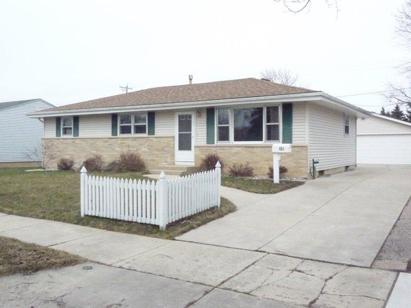 9024 Carol Ann Dr, Sturtevant, WI 53177