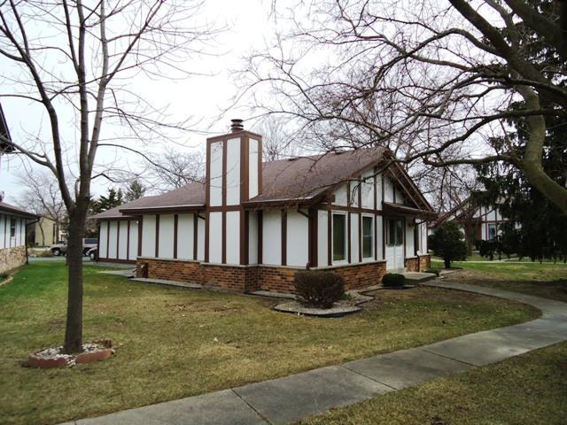 5305 Somerset Ln, Greenfield, WI 53221
