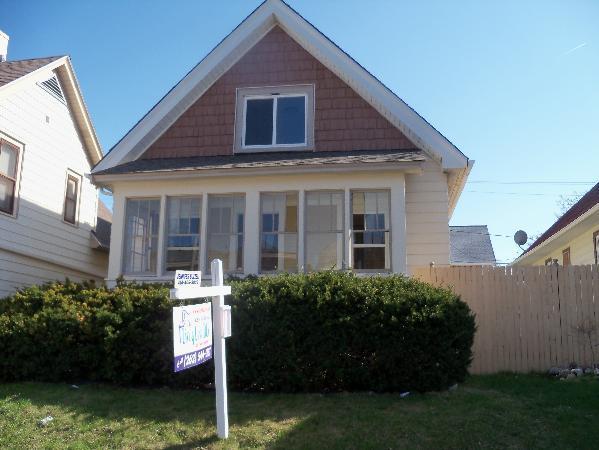 5527 W Burnham, Milwaukee, WI 53219