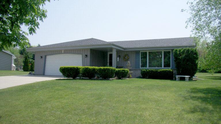 7650 S Drake Ln., Franklin, WI 53132