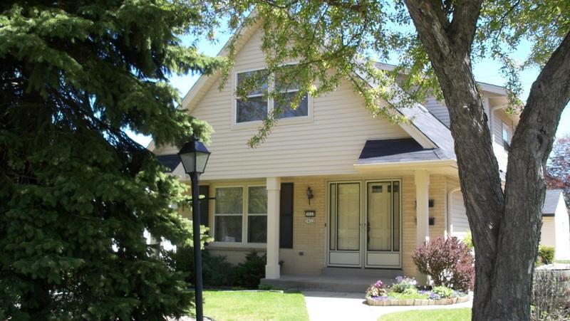 3820 S 35th St, Greenfield, WI 53221