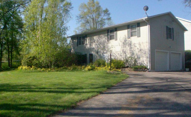 32821 S Lakeshore Dr, Burlington, WI 53105