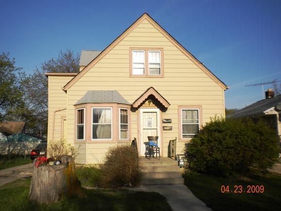 5121 N Hopkins St., Milwaukee, WI 53209