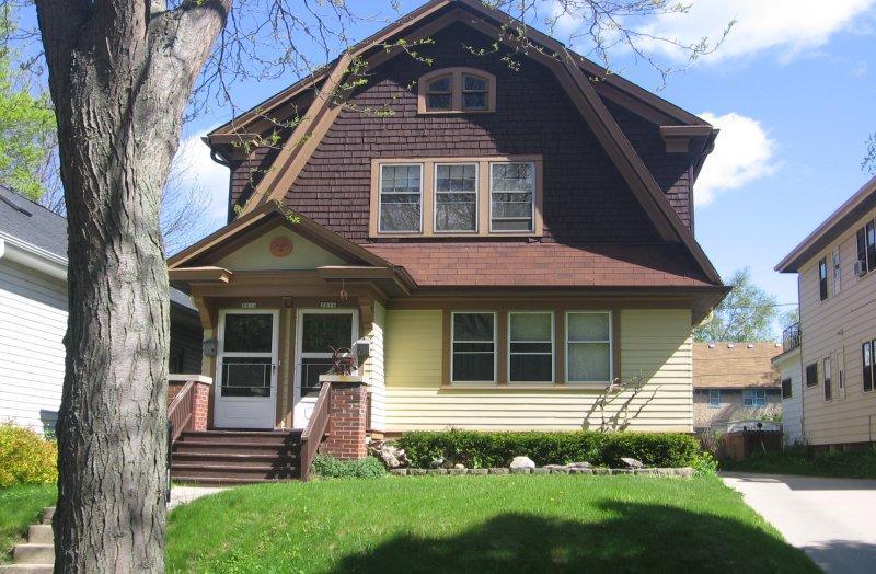 2014 E Marion St #2016, Shorewood, WI 53211