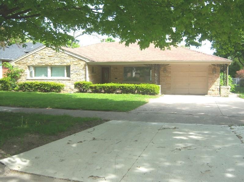 462 Shoreland Dr., Racine, WI 53402