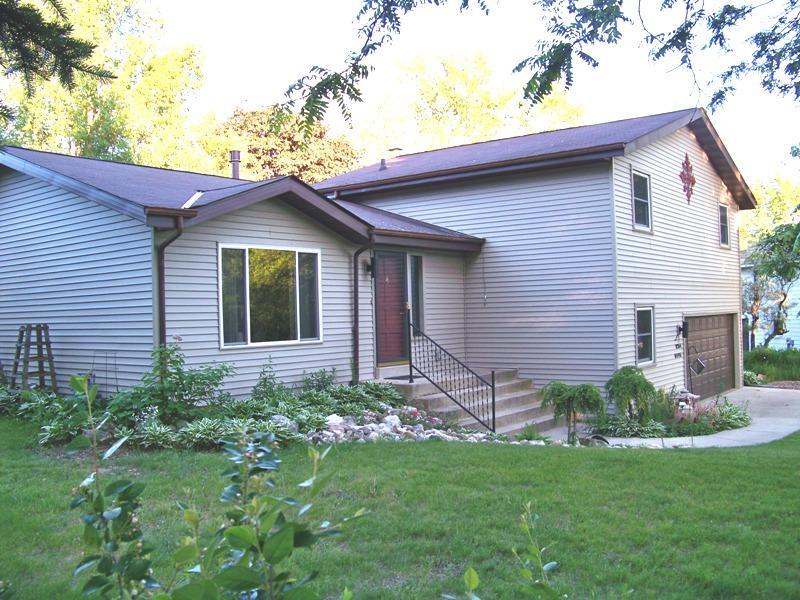 W264N4916 Bayberry Dr, Lisbon, WI 53072