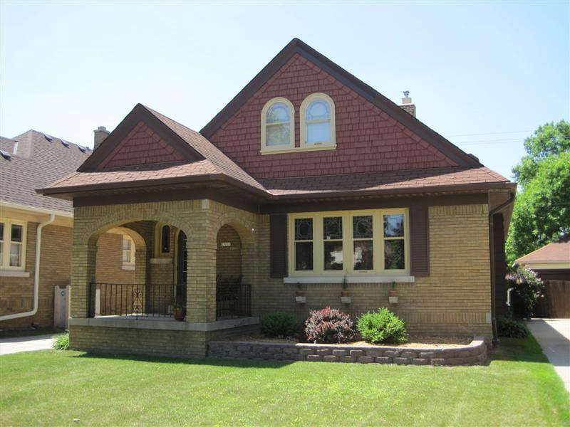 2461 N 60th St, Wauwatosa, WI 53210