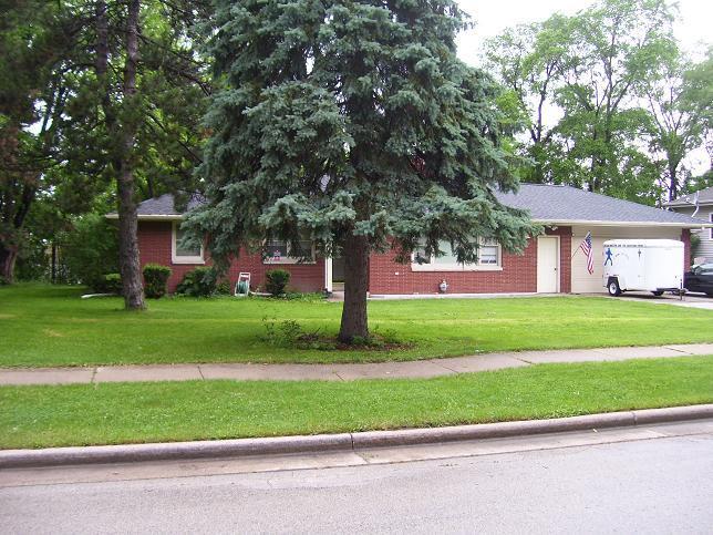 1320 Hickory Dr South, Waukesha, WI 53186