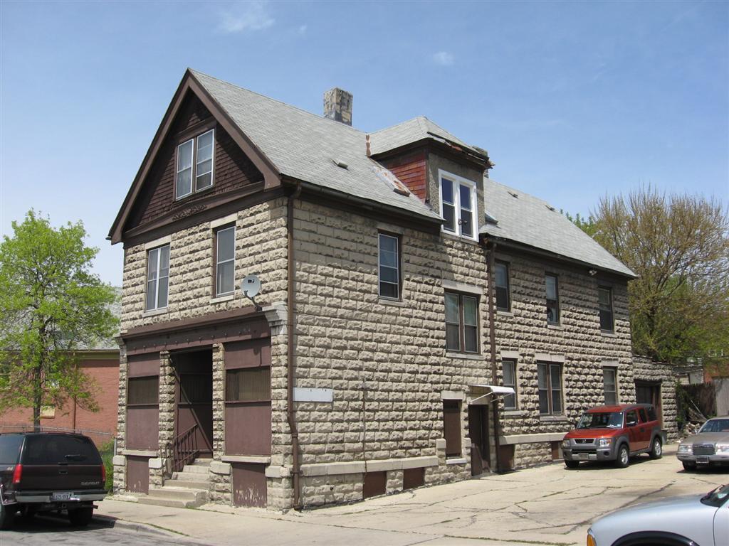 2244 W Hopkins St, Milwaukee, WI 53206