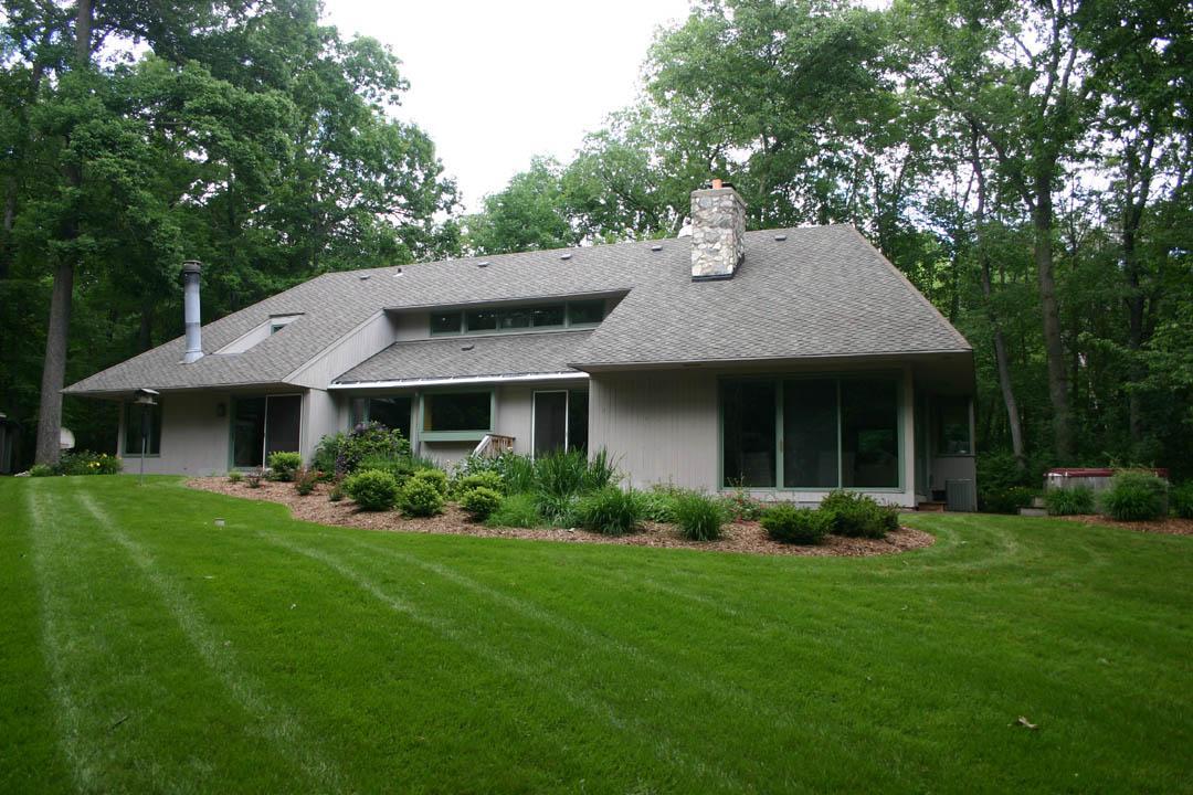 W311N6649 Chenequa Cir, Merton, WI 53029