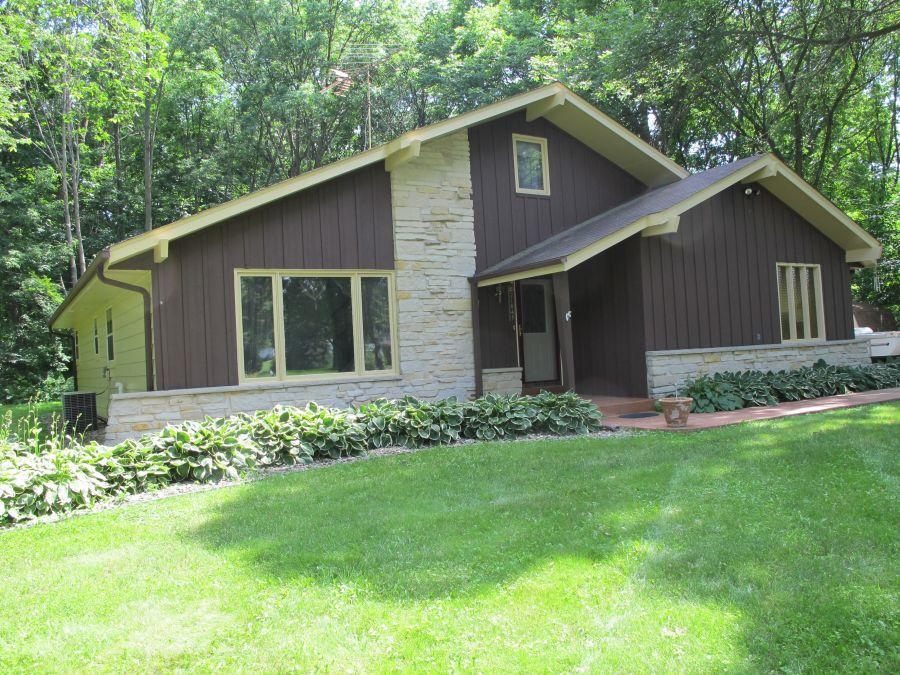 21845 Mayrose Blvd., Brookfield, WI 53045