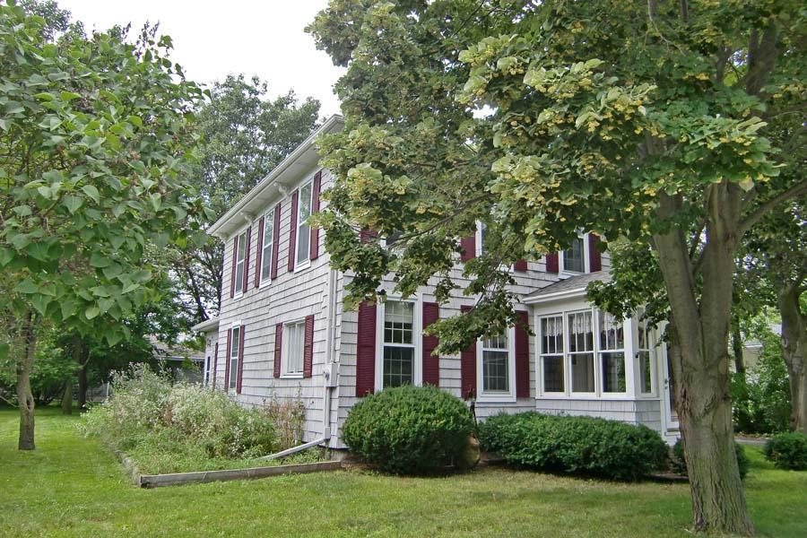 936 S Silver Lake, Oconomowoc, WI 53066