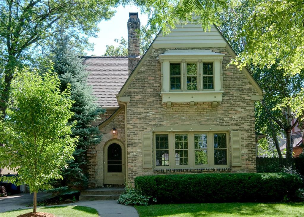 5510 N Danbury Rd, Whitefish Bay, WI 53217