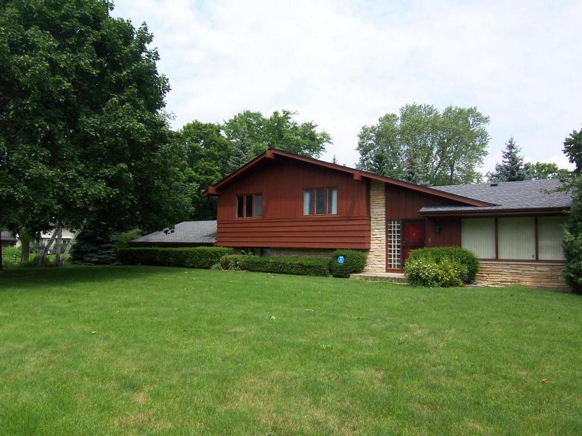 S24W22832 Morningside Dr, Waukesha, WI 53186