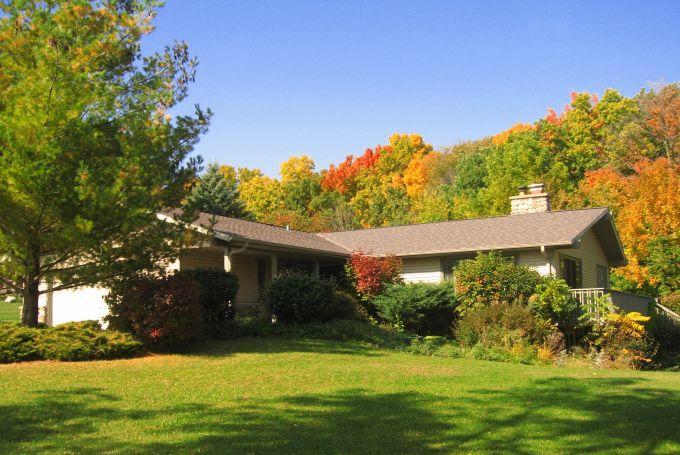 970 Autumn Ridge Ln., Hartford, WI 53027