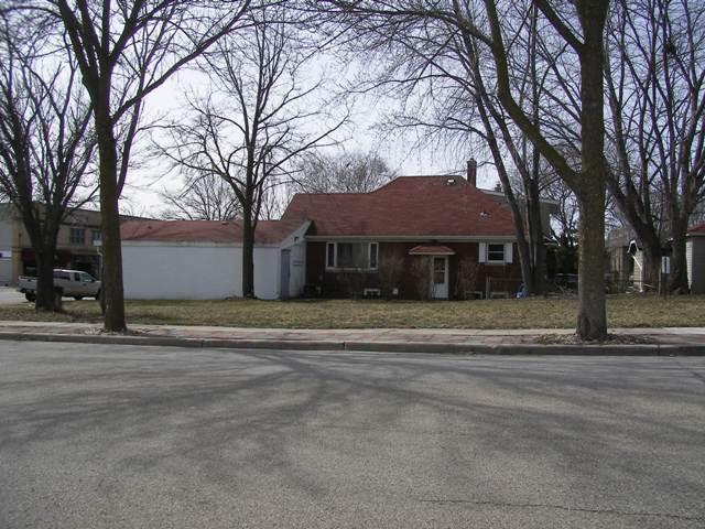 6404 W North Ave, Wauwatosa, WI 53213