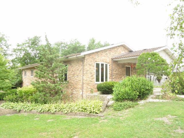 403 Elkhorn Rd., Eagle, WI 53119