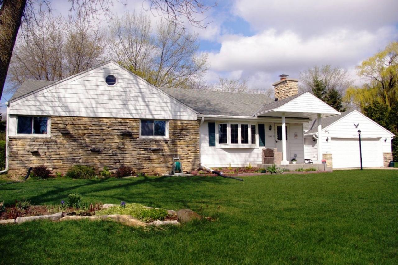 1885 Lone Oak Cir., Brookfield, WI 53045