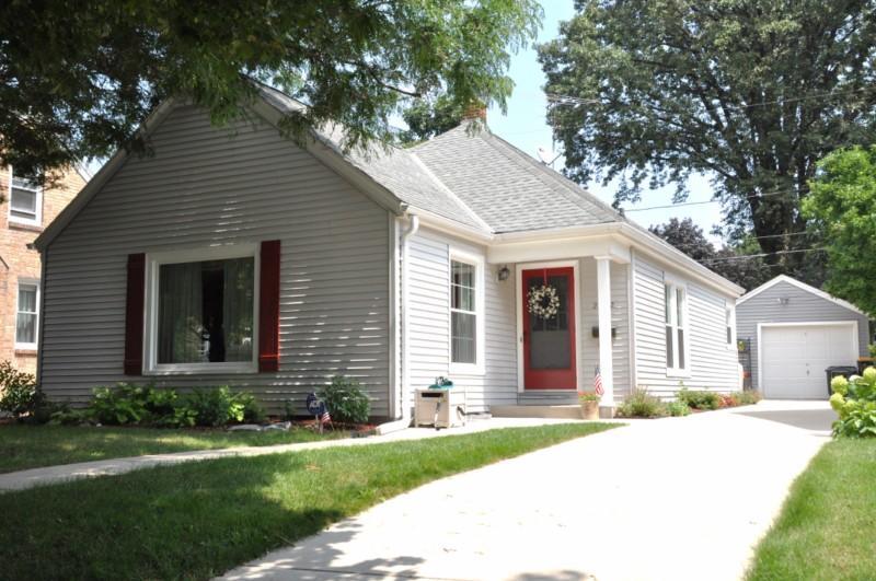 2752 N Lefeber Ave., Wauwatosa, WI 53210