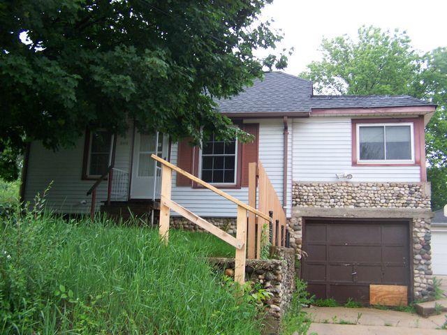 2112 Norton Ave., Waukesha, WI 53188