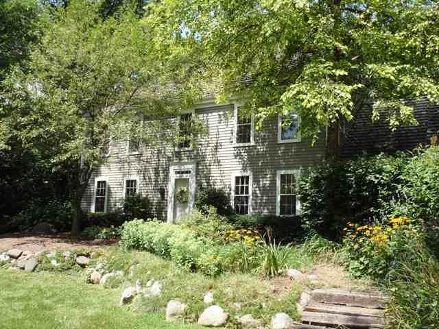 W305N2635 Ravine Ct, Delafield, WI 53072