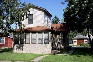 1542 Loomis St, La Crosse, WI 54603