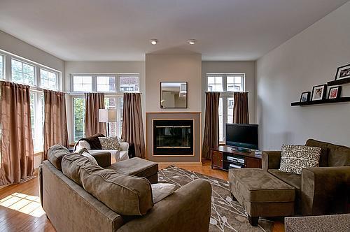 2577 N Farwell Ave, Milwaukee, WI 53211