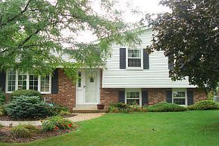 8122 W Beacon Hill, Franklin, WI 53132