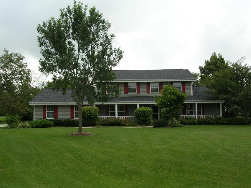 W269N6966 Hickory Chasm Ct, Lisbon, WI 53089