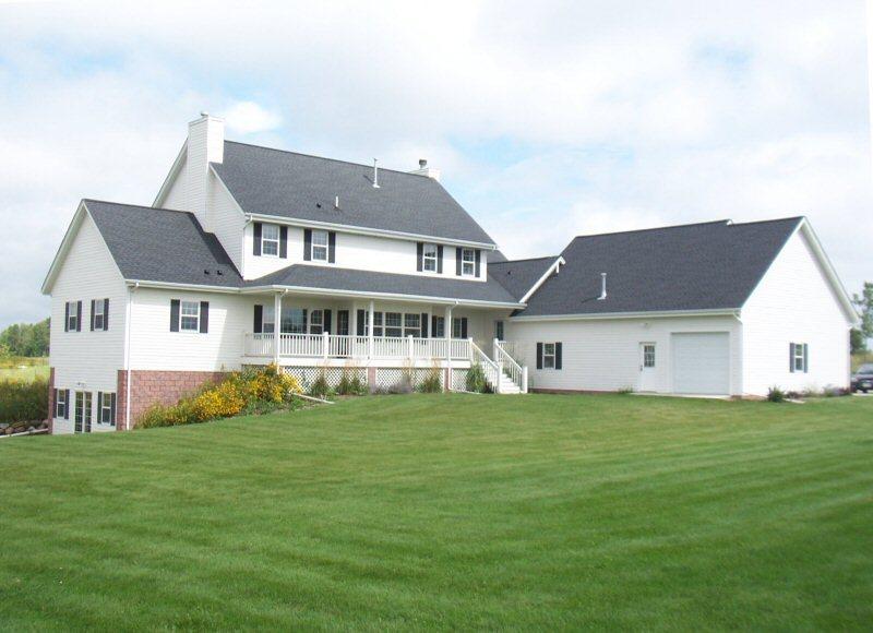 839 Deer View Ct., West Bend, WI 53095