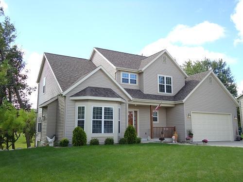 667 W Hillcrest Rd, Saukville, WI 53080