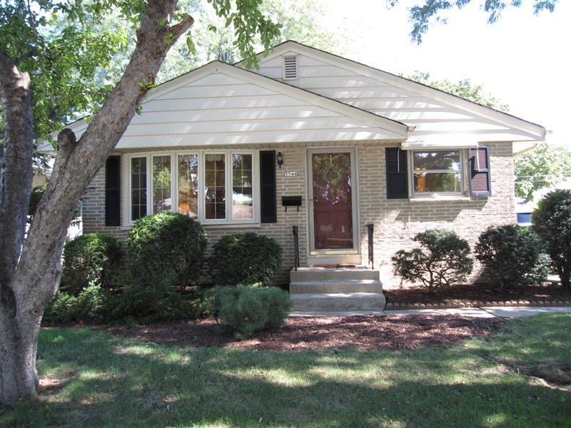 5544 N Mohawk Ave, Glendale, WI 53217