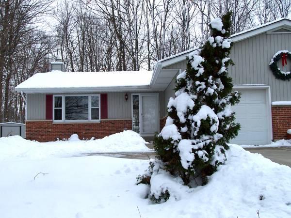 2120 Willowbrook Dr, West Bend, WI 53090