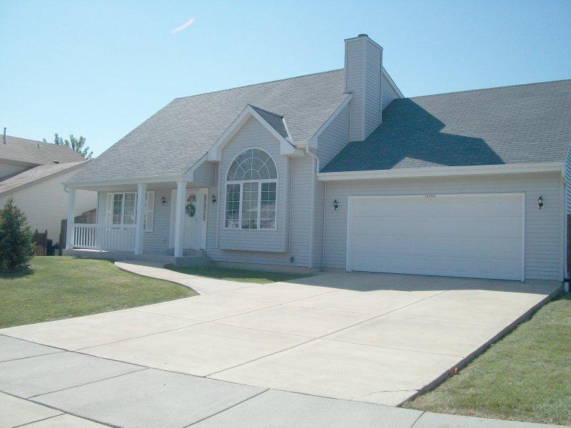 10395 S Donald Dr, Oak Creek, WI 53154