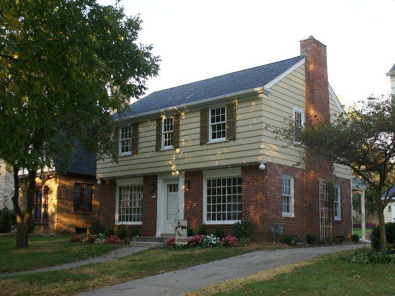 4830 N Ardmore Ave, Whitefish Bay, WI 53217