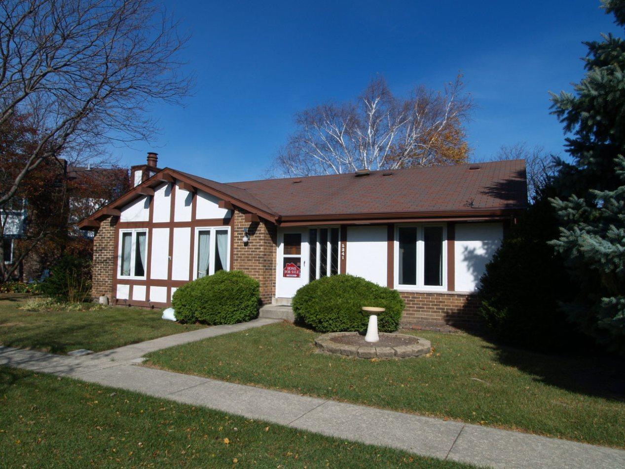 5341 Somerset Ln, Greenfield, WI 53221