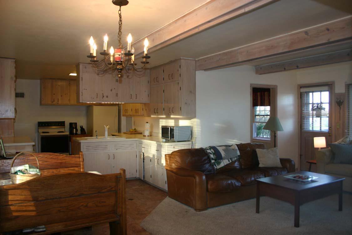 1221 Sunnyslope Dr, Hartland, WI 53029