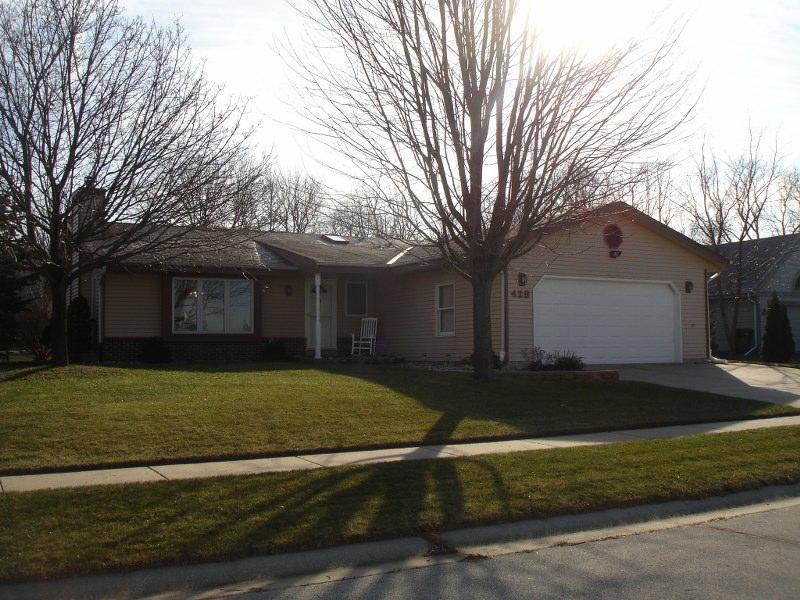 429 S Glen View, Slinger, WI 53086