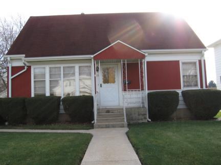 1635 Chestnut St, South Milwaukee, WI 53172