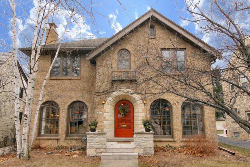 4909 N Ardmore Ave, Whitefish Bay, WI 53217