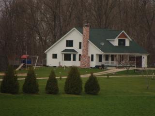 W4382 Wruck Ln, Farmington, WI 53038