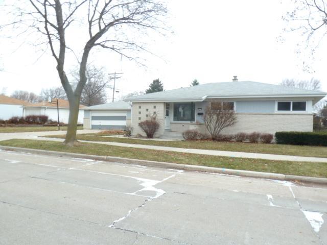 8900 W Butler Pl, Milwaukee, WI 53225