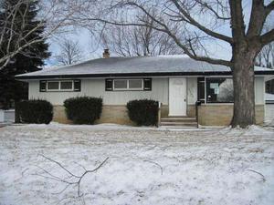 6940 W Squire Ave, Greenfield, WI 53220