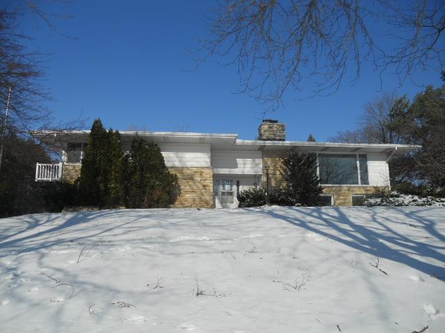 38830 Grandview Ave., Oconomowoc, WI 53066