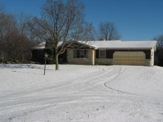 W156N7512 Pilgrim Rd, Menomonee Falls, WI 53051