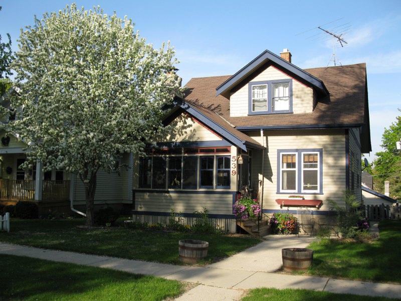 539 S 6th Ave., West Bend, WI 53095