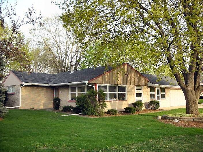 N96W20035 County Line Rd, Menomonee Falls, WI 53051