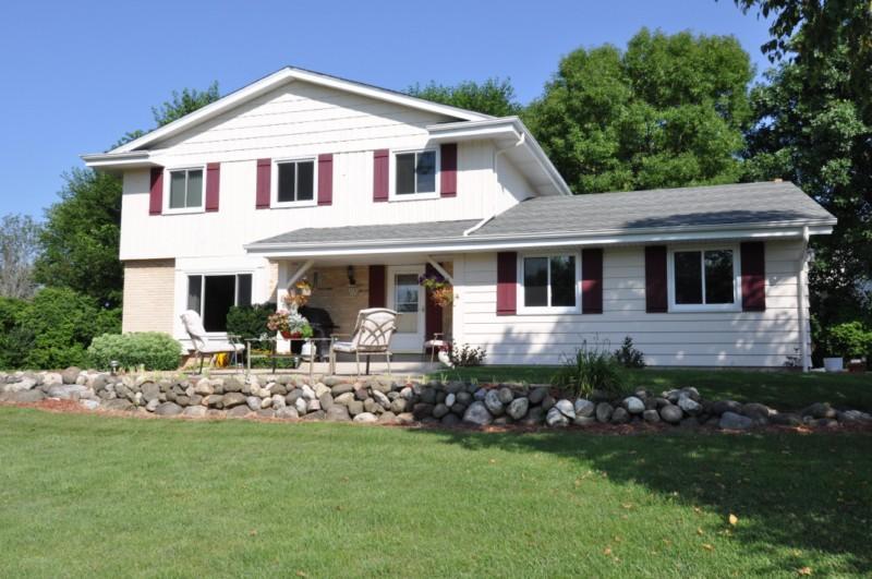 W223S5785 Stonehedge Dr, Waukesha, WI 53189