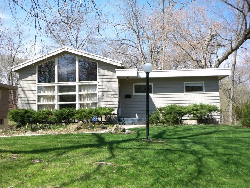 1279 N 85th St., Wauwatosa, WI 53226